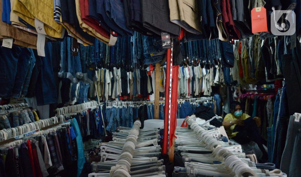 Fenomena 'Thrifting Hits': Baju Bekas Jadi Primadona, Harga Naik 3 Kali Lipat, Netizen: 'Dulu Malu, Sekarang Gaya'