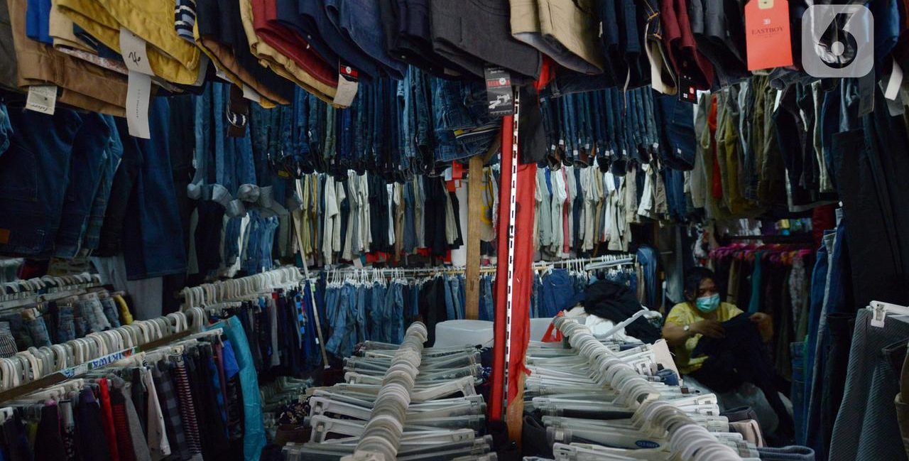 Fenomena 'Thrifting Hits': Baju Bekas Jadi Primadona, Harga Naik 3 Kali Lipat, Netizen: 'Dulu Malu, Sekarang Gaya'