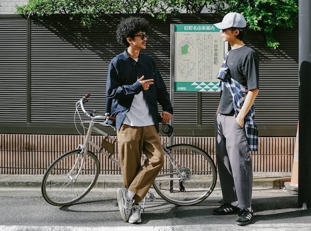 7 Tren Outfit yang Lagi Viral dan Mulai Jadi Andalan Street Style
