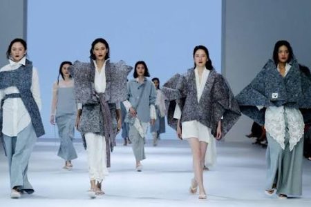 Memori yang Bisa Dipakai: Tren Fesyen Haute Couture Cetak Ulang Arsip Kenangan Lewat Bahan Kain Memori Termal