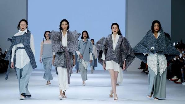 Memori yang Bisa Dipakai: Tren Fesyen Haute Couture Cetak Ulang Arsip Kenangan Lewat Bahan Kain Memori Termal